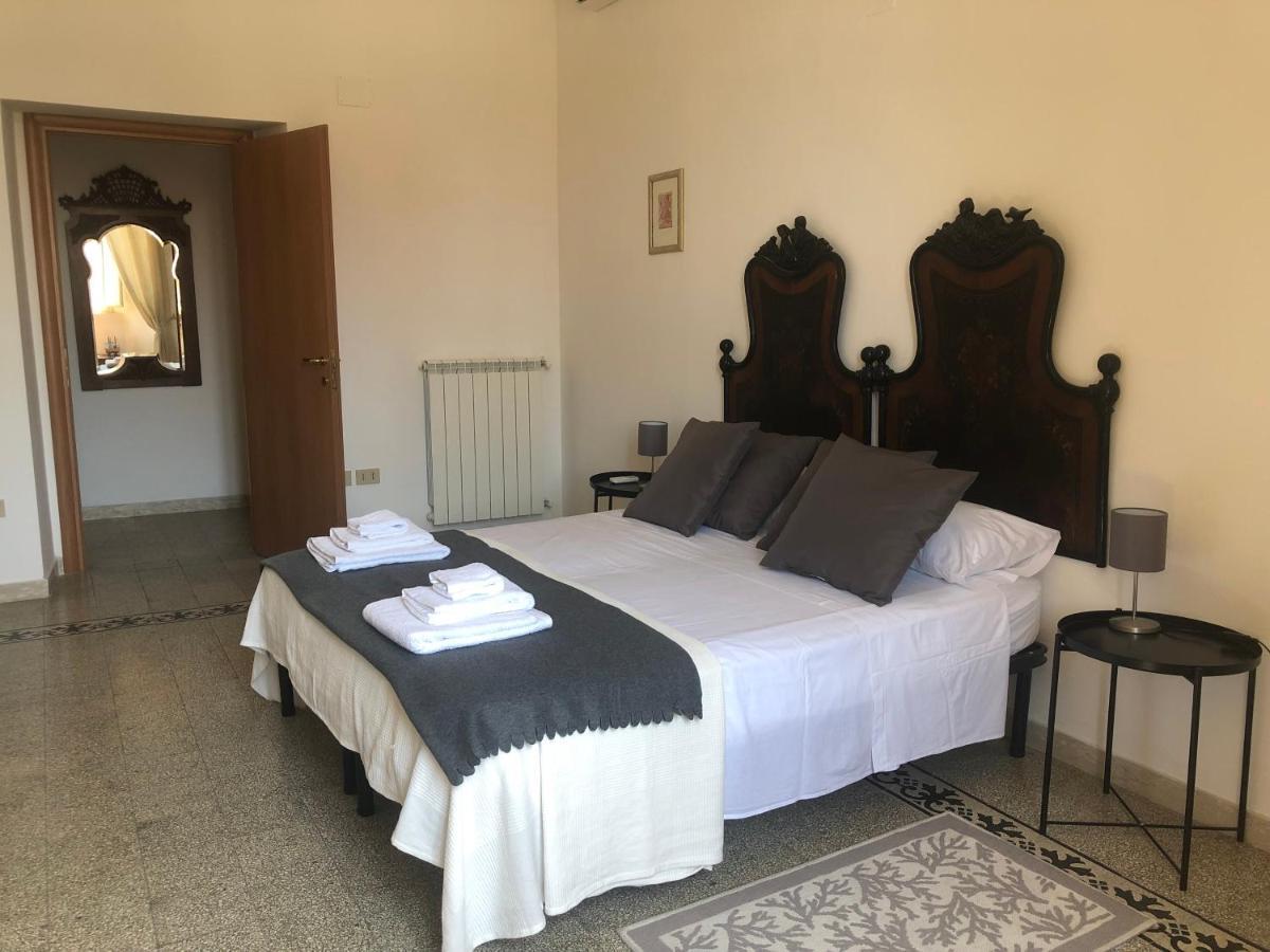 Central House Terracina Eksteriør bilde
